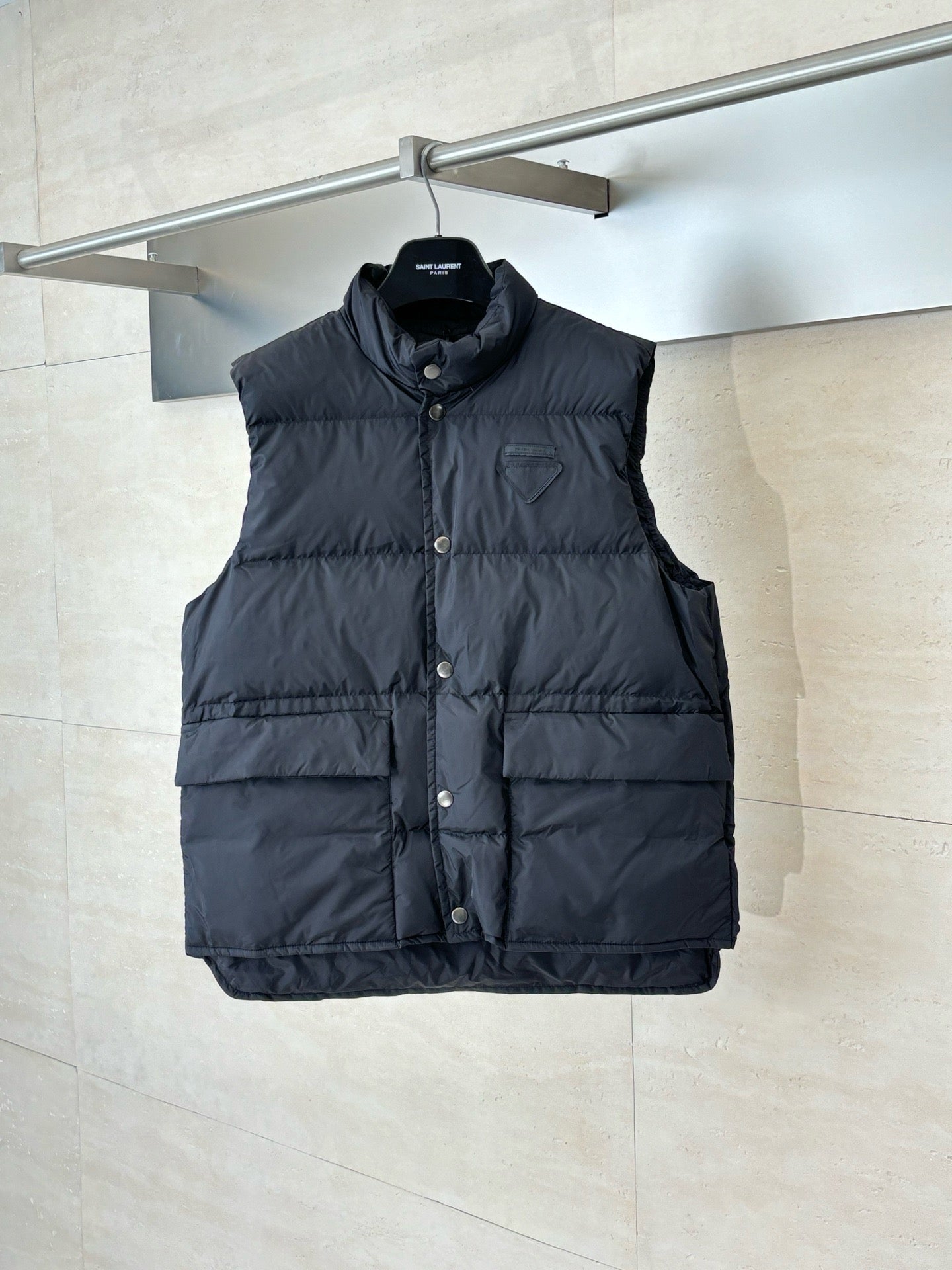 프라다 리나일론 패딩 조끼