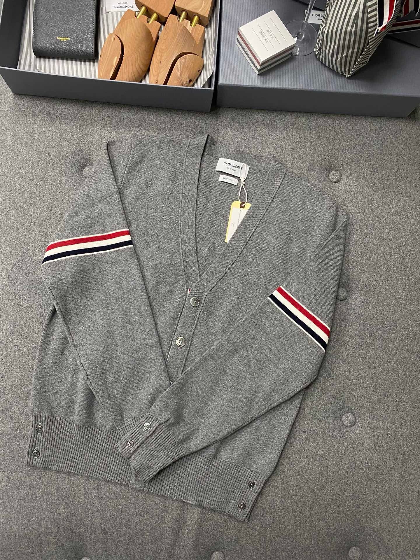 톰브라운 밀라노 스티치 암밴드 가디건