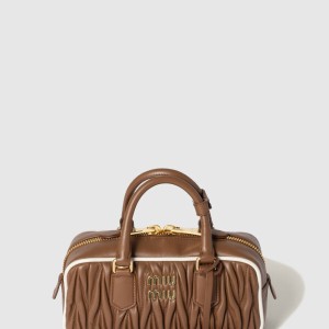 아르카디 마테라쎄 나파 가죽백 5BB142