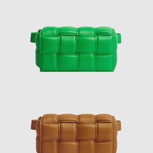 패딩 카세트백 710075