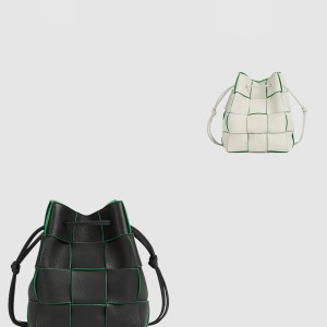 스몰 카세트 크로스바디 버킷백 680218